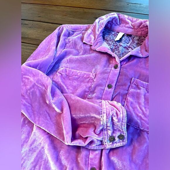 PILCRO
The Hadley Relaxed Buttondown Shirt :
Velvet Edition; Size 4 - Picture 8 of 11